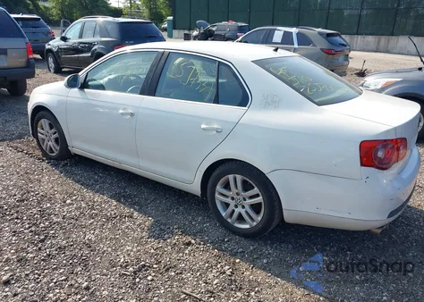 2007 Volkswagen Jetta Wolfsburg Edition z USA, uszkodzony, nr VIN 3VWEG71K37M131342